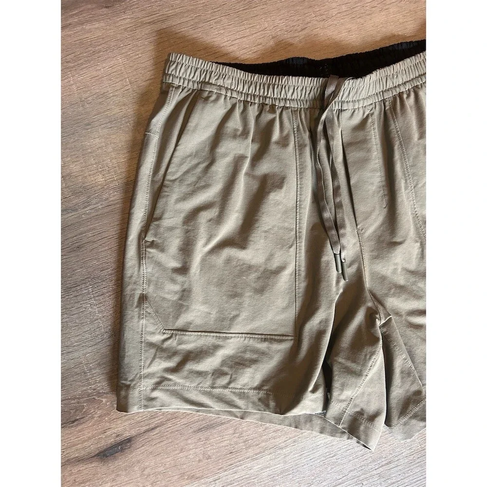Lululemon Bowline Shorts Men's Size L Nomad Tan Elastic Waist Drawstring